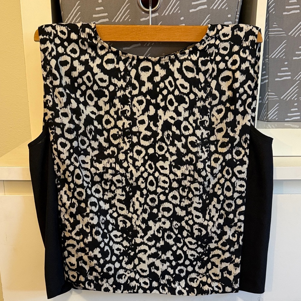 Gianni Bini Monochrome Patterned Crop Top
